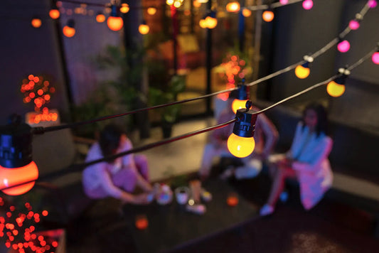 Oświetlenie balkonu na święta – magia światła z Twinkly